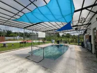 Lot 925 - A’Famosa Resort covered Pool Pickleball BBQ