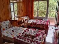 Kanip Aw Pines View Lodge โรงแรมในซากาดา