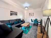 Brandon Grove Stay | Sleeps 6 by Week2Week