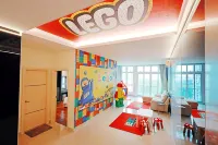 Lego House Near Lego Land - สระว่ายน้ำแบบอินฟินิตี้