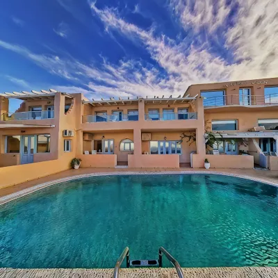 Suites of the Gods Cave Spa Hotel Hotel berhampiran Pelabuhan Athinios