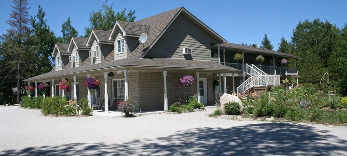 Adventure the Bruce Inn - Recently Renovated with Outdoor Hot Tub Ξενοδοχεία στην πόλη Bruce County