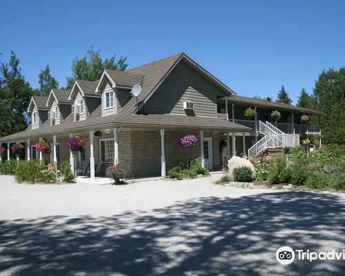 Adventure the Bruce Inn - Recently Renovated with Outdoor Hot Tub Hotels in Bruce County