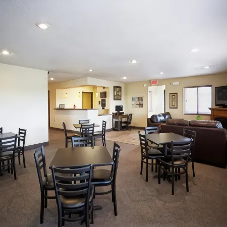 Super 8 by Wyndham Jamestown