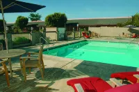 Sea Otter Inn - Pools