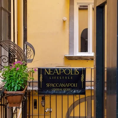 Neapolis Lifestyle Отели рядом с достопримечательностью «Площадь Пьяцца-Беллини»