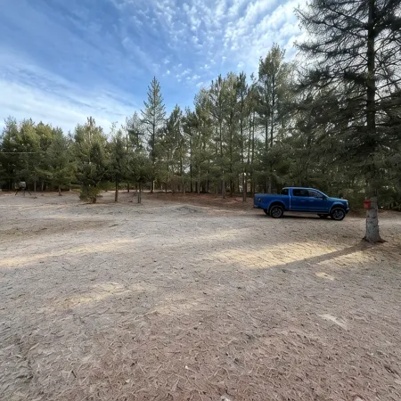 Charming 2-bedroom cabin with WiFi, AC near ATV routes, & Rock Dam Lake.