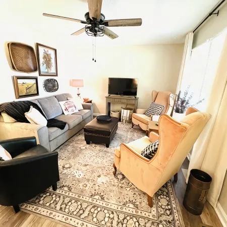The Oasis. Cozy 3-bed house 1 mile to Campbell University. WiFi