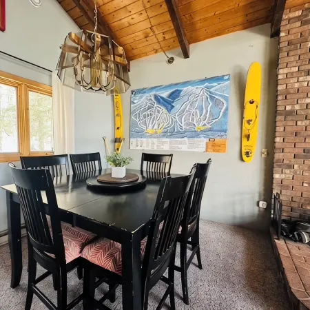3-bedroom chalet in fabulous Bartlett, wonderful spot close to Storyland