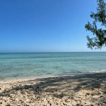 Three A's Getaway, 15 min walk to sun, sand and sea!