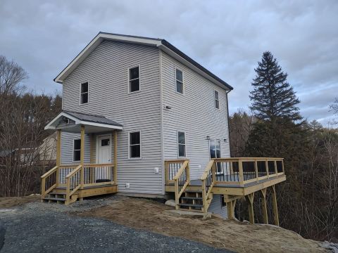 Mountain Retreat-Scenic Views-Charming 3-bedroom House-WiFi, AC, Family Room