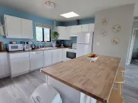 Cozy Cottage: Panoramic Lake Views, WiFi, Deck - 2 estrellas