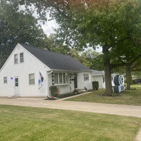 Green Bay Getaway – Near Lambeau, Family Friendly, Midterm Stay Too, All Welcome