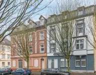 Central location... Ideal for business people, fitters...3 rooms, WiFi, SmartTVs