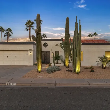 Modern and Classy 4 Bdrm N. Scottsdale Retreat!