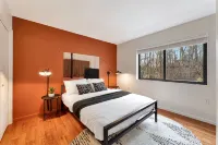 Poconos FUN! Hot Tub, Fire Pit, Game Room, Arcade - Homestays