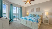 Believe the 275+ 5 star reviews! Main waterfront & boat slip, Ice cream machine. - 4 ดาว
