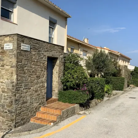 Collioure  - 75m2 +Terrace +Garage - Sleeps 6 - Direct Beach Access