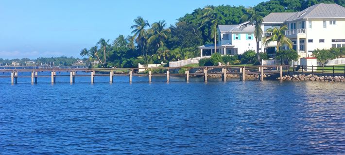 2 Bedroom 1,079 sf Cottage. Dock. Full Kitchen, WI-FI,HDTV, Parking & Pets ok. 斯圖爾特酒店