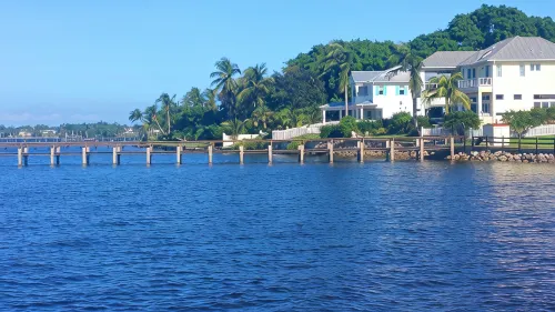 2 Bedroom 1,079 sf Cottage. Dock. Full Kitchen, WI-FI,HDTV, Parking & Pets ok.