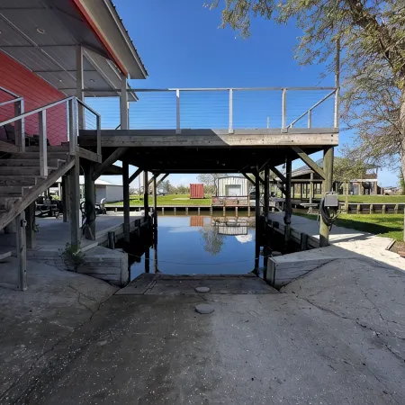 Hackberry Hooker - Private Canal
