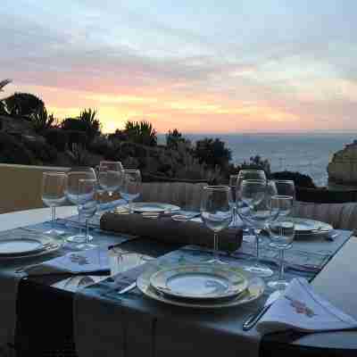 Charmy apartment in front of the centeanes beach in Carvoeiro Dining/Meeting Rooms