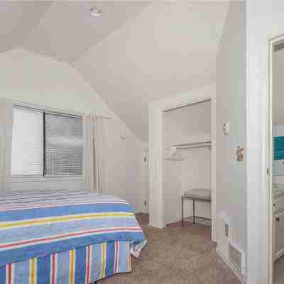 Beautifull ocean & beach views; 5 minutes walk to beach; WiFi; Casino near by Rooms