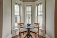 Historic 1880 1-Bedroom Downtown Apartment - 3-Star