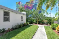 DOWN TOWN DELRAY, walk to Atlantic Ave, beach, pets are welcome