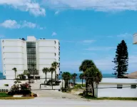 Sleeps 8/Ocean Views/ Private Deck/Beach Gear/Steps to Ocean/ Trailer Parking - Condos