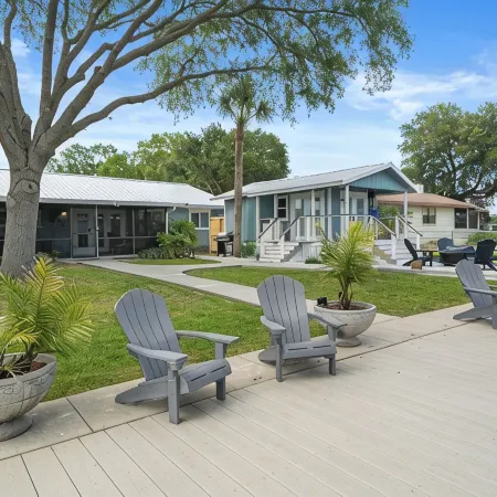 River's Edge Retreat-3/3.5, sleeps 9, waterfront with dock! Newly Remodeled!