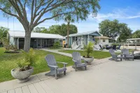 River's Edge Retreat-3/3.5, sleeps 9, waterfront with dock! Newly Remodeled! - 2-Star