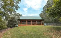 Dragonfly Meadows Log Cabin nestled in the Ozarks - Chalets