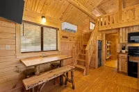 Barnwell Mountain Cabins #2: Cabin/Tiny Home w/ loft in Gilmer across from BMRA