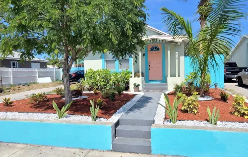 Lake Worth Beach Paradise Cove Cottage - 2-1 Bedroom - 3-Star
