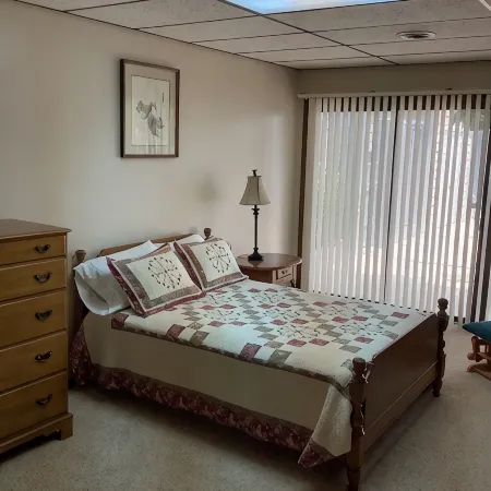 *Waterfront House on Lake Norman, Pool & Private Dock, Sleeps 1 Hotels in Fallstown