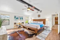 Black Rock Luxury Lodge - 4 Bedrooms, Pool, Spa & National Park Access - Wifi
