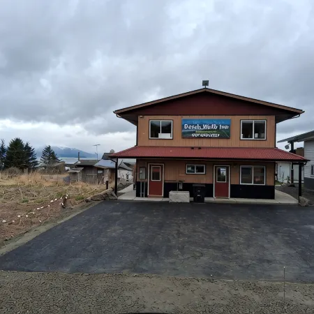 GLACIER SUITE, BEACH WALK INN, UPPER LEVEL UNITFEATURING HOMER'S FANTASTIC VIEW