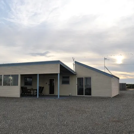 Hideaway Tom's on the Mundoo Channel