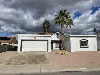 Oasis Phoenix Private Pool, HOT TUB, Corn Hole, BBQ, Fire Pit and Games - Private Pools