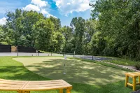 Weekend Retreat~Hot Tub~Game Room~Putt Putt - 4-Star