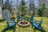 Lake George Getaway: Cozy cottage w/ kayaks, cornhole, Xbox, volleyball - 3 estrellas