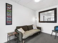 Bunker 2 "Urban meets Rustic" Hotels in Te Awamutu