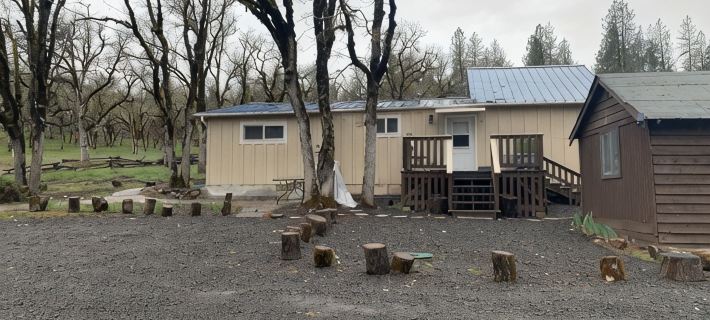 Spectacular Cozy Cottage- Wood Stove, Fire Pit, Creek Hotels in Jackson County