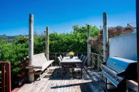 Brighton family bach - sea views, close to beach, park & shops, pet friendly! - Homestays