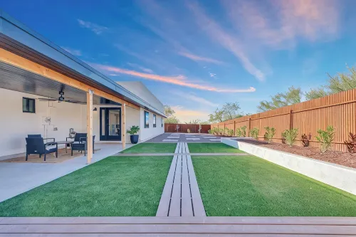 Spacious 4-bedroom Modern House with Gorgeous Mountain Views