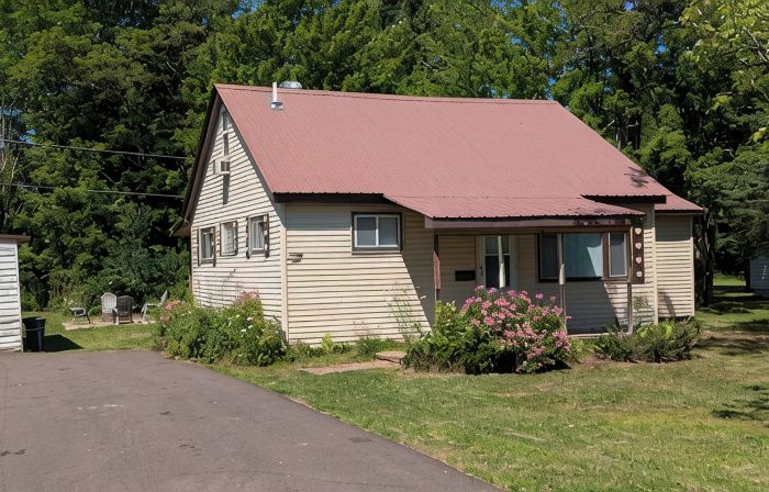 Cozy Cottage w/ Sauna & EV 14-50 Outlet!! Hot Tub Available April - October