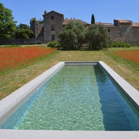 In Uzès, quiet, loft in independent 18th century mill with 15mx3m swimming pool