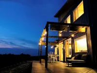 Amazing Views, Peaceful Nature, Close to I25, entire home on Land with Hot Tub,