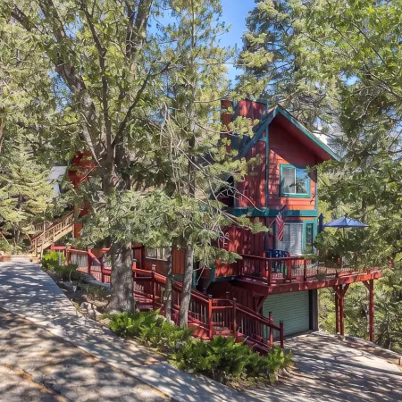 New! Rustic & cozy cabin w/pool table, deck, garage, dog friendly!